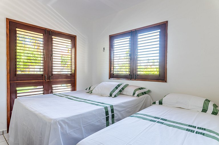 105M-Casa Beira Mar 5 Bedrooms Carneiros