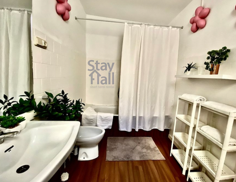 Apartamento Completamente Mobiliado, Amplo E Muito Bem Decor