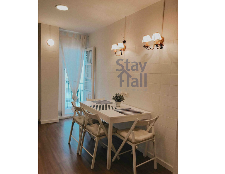 Apartamento Completamente Mobiliado, Amplo E Muito Bem Decor