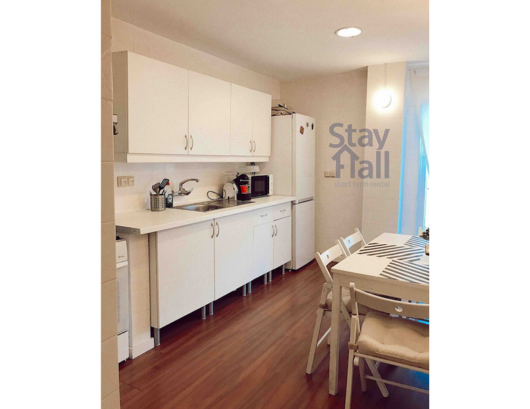 Apartamento Completamente Mobiliado, Amplo E Muito Bem Decor