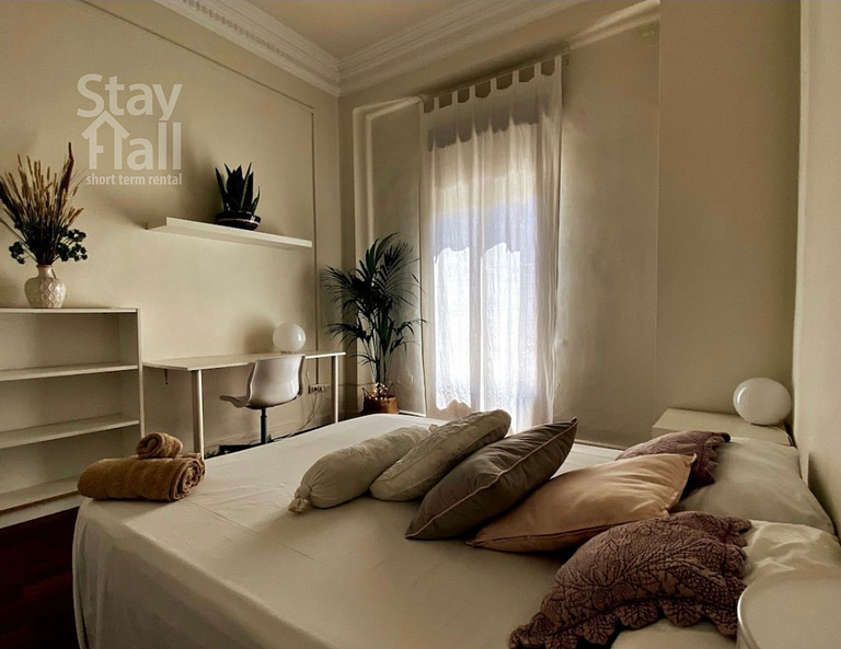 Apartamento Completamente Mobiliado, Amplo E Muito Bem Decor
