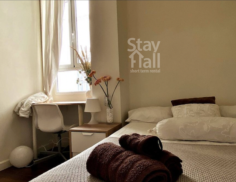Apartamento Completamente Mobiliado, Amplo E Muito Bem Decor