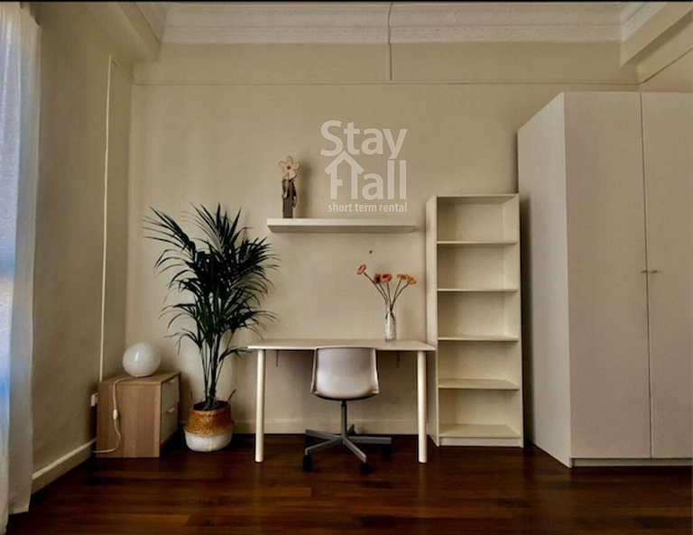 Apartamento Completamente Mobiliado, Amplo E Muito Bem Decor