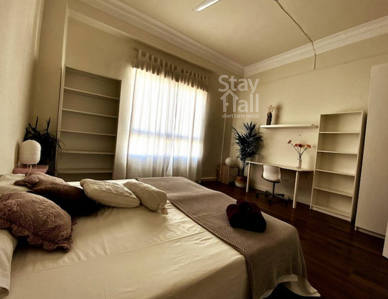 Apartamento Completamente Mobiliado, Amplo E Muito Bem Decor