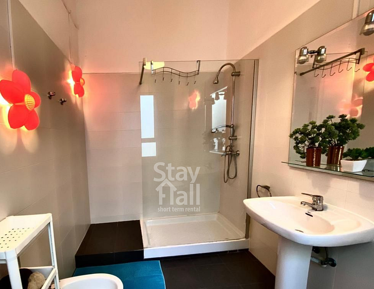 Apartamento Completamente Mobiliado, Amplo E Muito Bem Decor