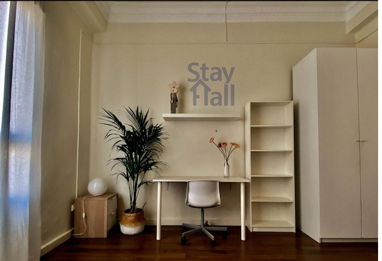 Apartamento Completamente Mobiliado, Amplo E Muito Bem Decor