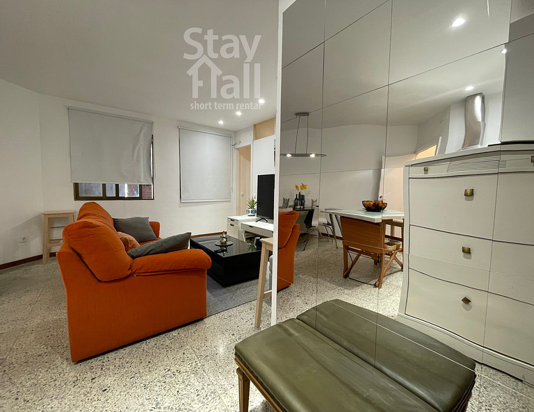 Apartamento Completamente Mobiliado Em Barcelona – Pronto Pa