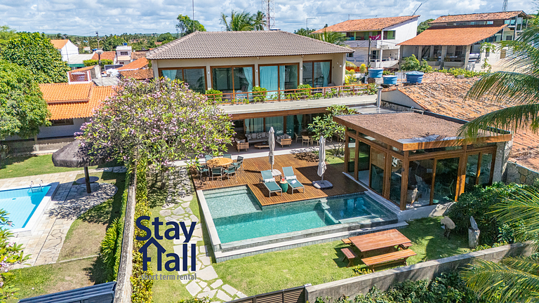 Casa de Luxo-Piscina e Cozinheira-8 suítes SH125