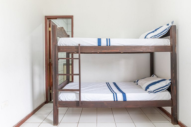 Bela Casa com Piscina-5 Quartos-SH106D