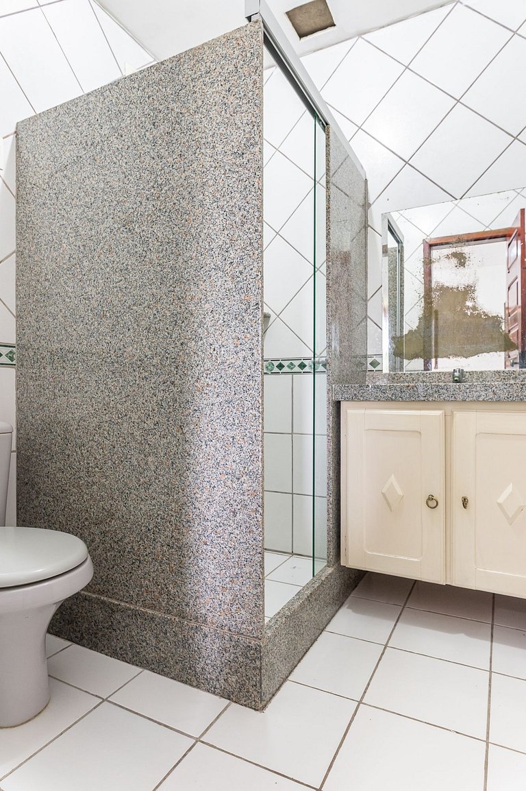 Bela Casa com Piscina-5 Quartos-SH106D