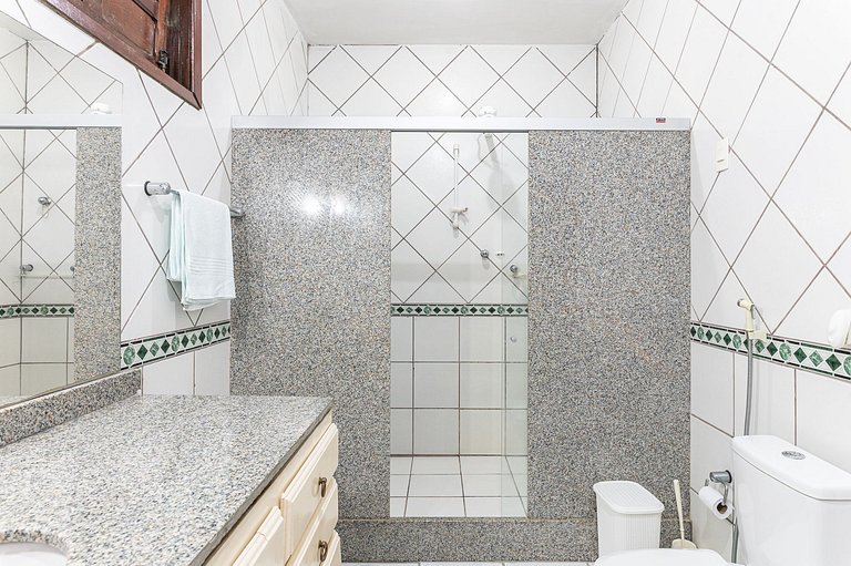 Bela Casa com Piscina-5 Quartos-SH106D