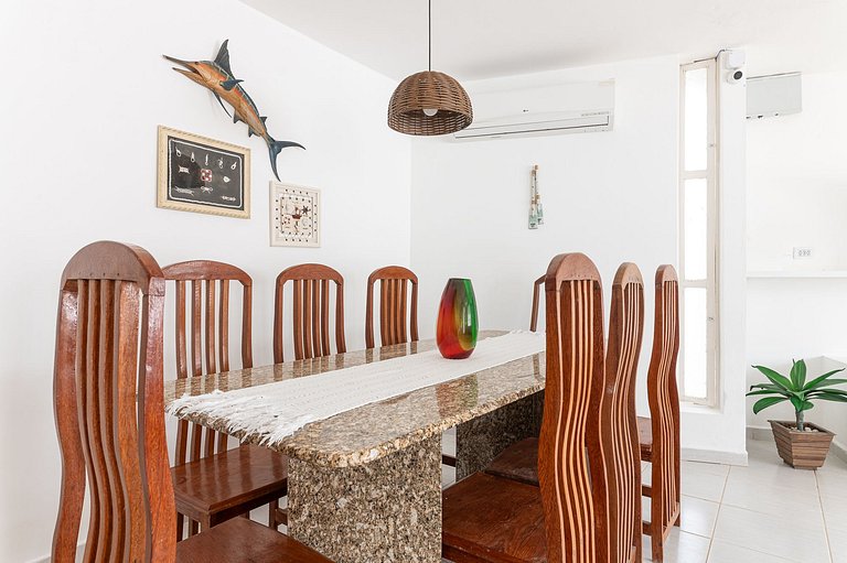 Bela Casa-3Qrts-Piscina Privada-120M da Praia-145M