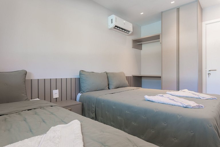 2BR Beachfront Apt Carneiros - SH155