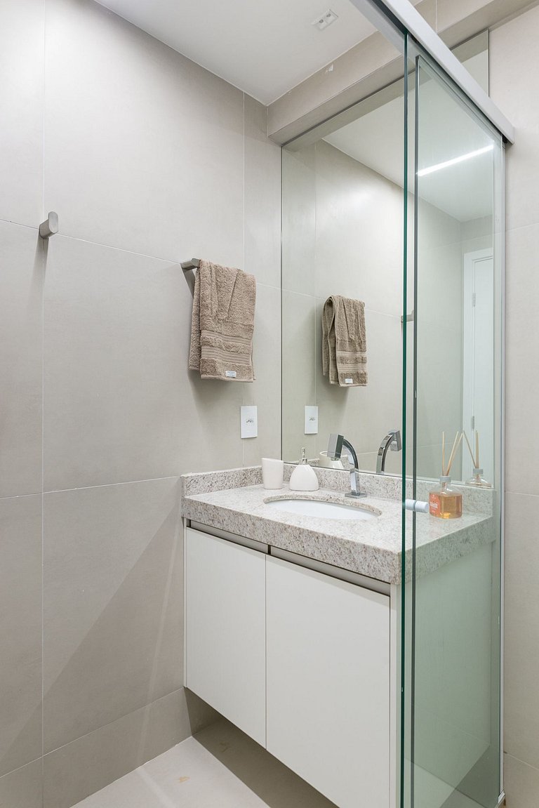 Flat 2 quartos-Cond. beira-mar em Carneiros-SH155