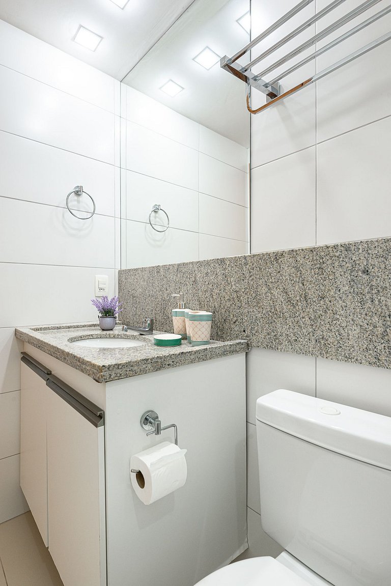 Ap conforto 2 quartos com varanda no OKA - 170D